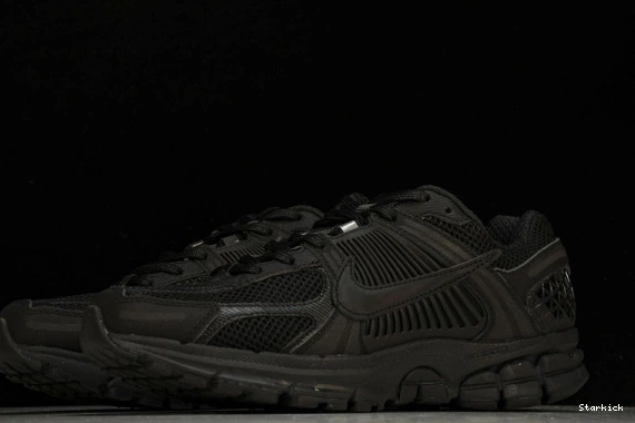 ZOOM BV1358-003 (2023) Triple 5 Black VOMERO NIKE 1027